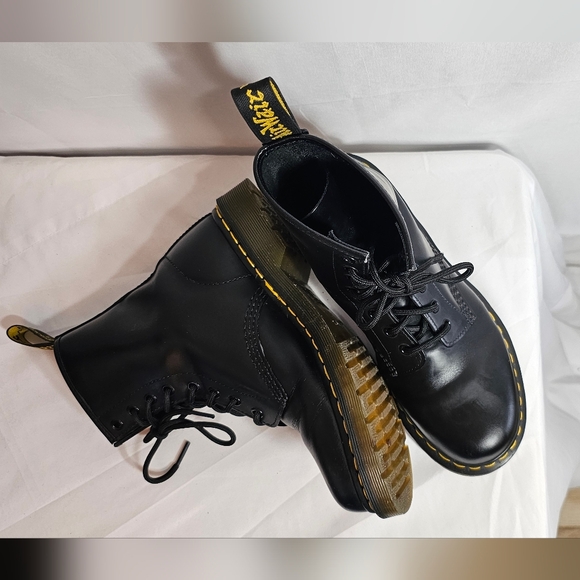 Doc Martens Dr Marten AirWair 1460W Black Smooth Women 8 Original - Picture 7 of 12